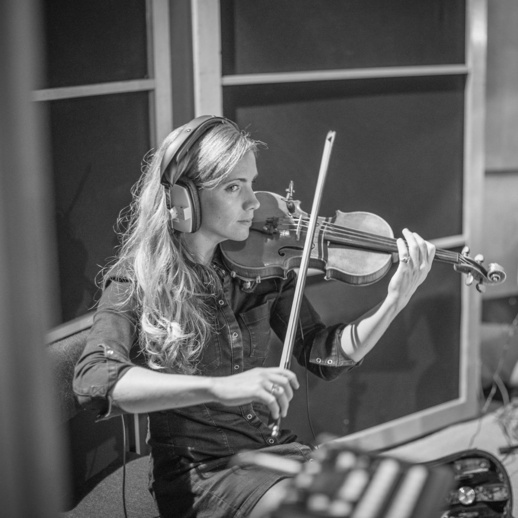 Laura Senior violin and improviser