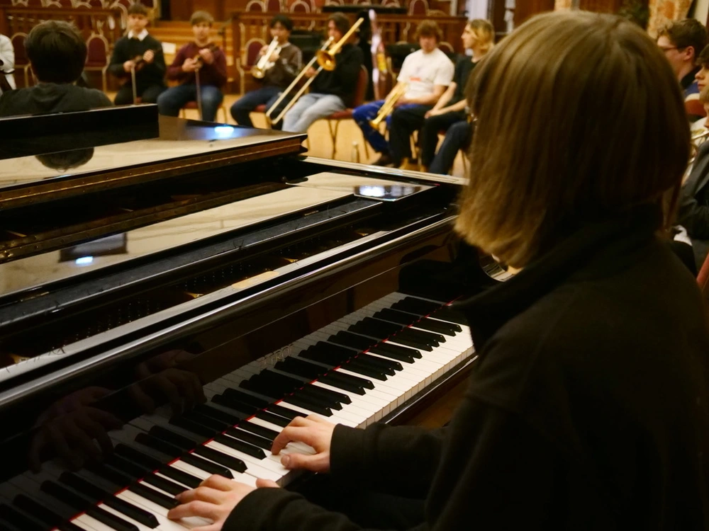 Image of someone playing the piano at a Bristol Pre-Con session